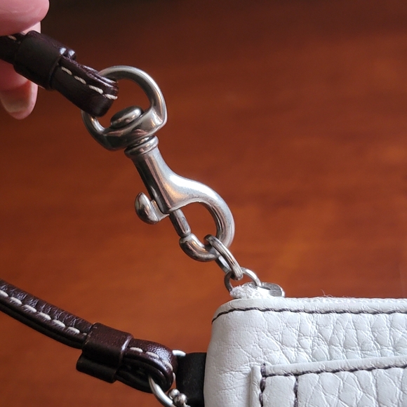 Coach White Pebbled Leather Wristlet Y2K Bag - Picture 7 of 14